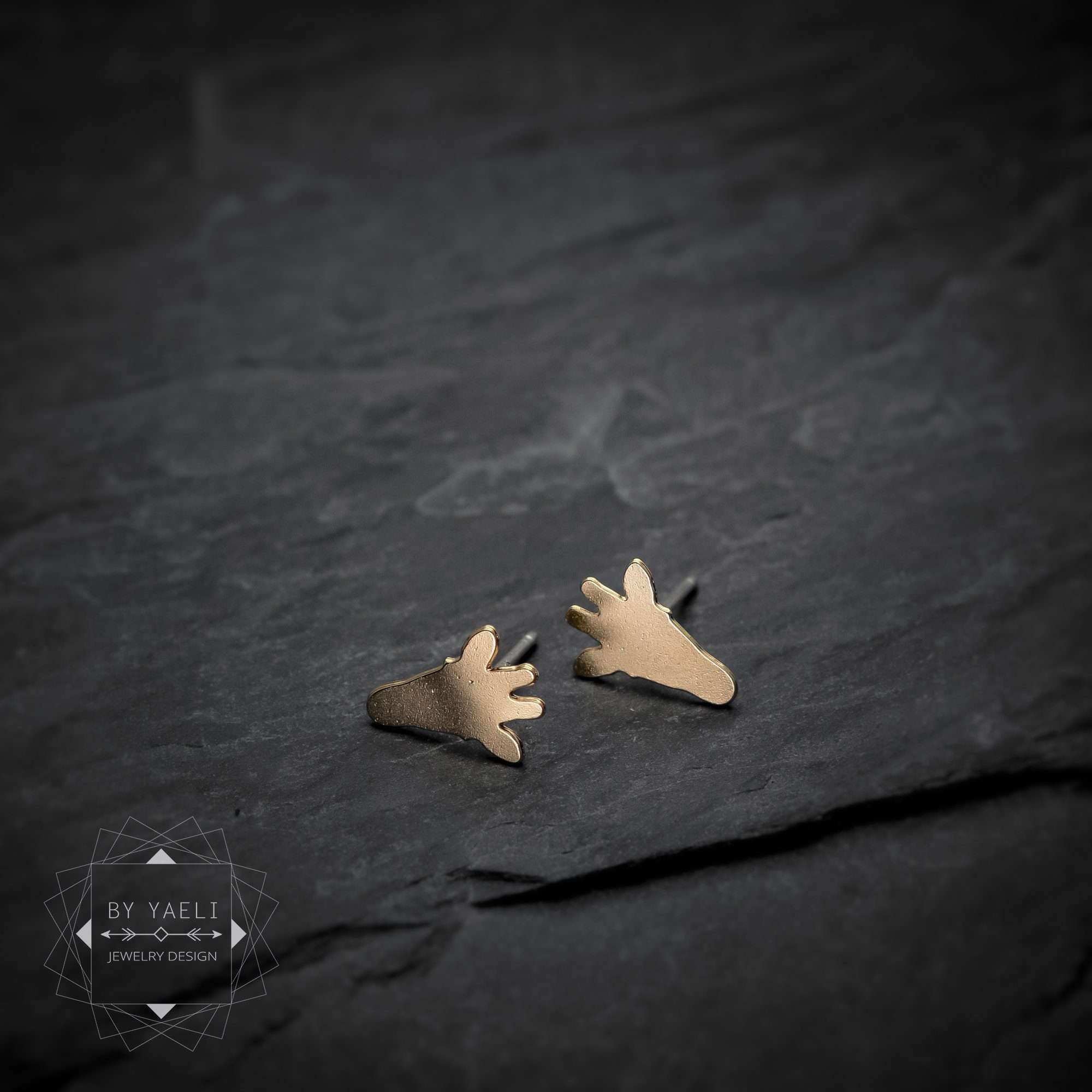 Giraffe earrings tiny giraffe stud earrings gold giraffe post earrings