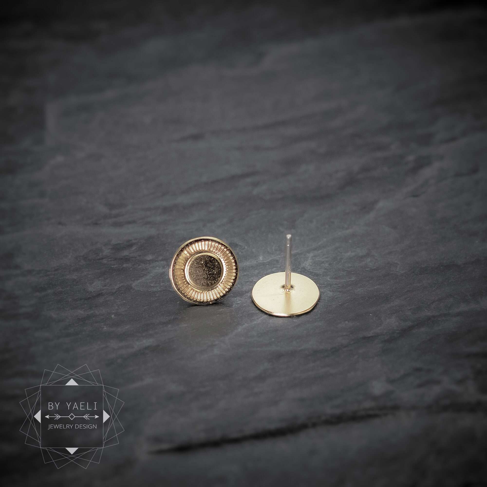 Circle stud earrings geometric earrings gold minimalist circle post earrings