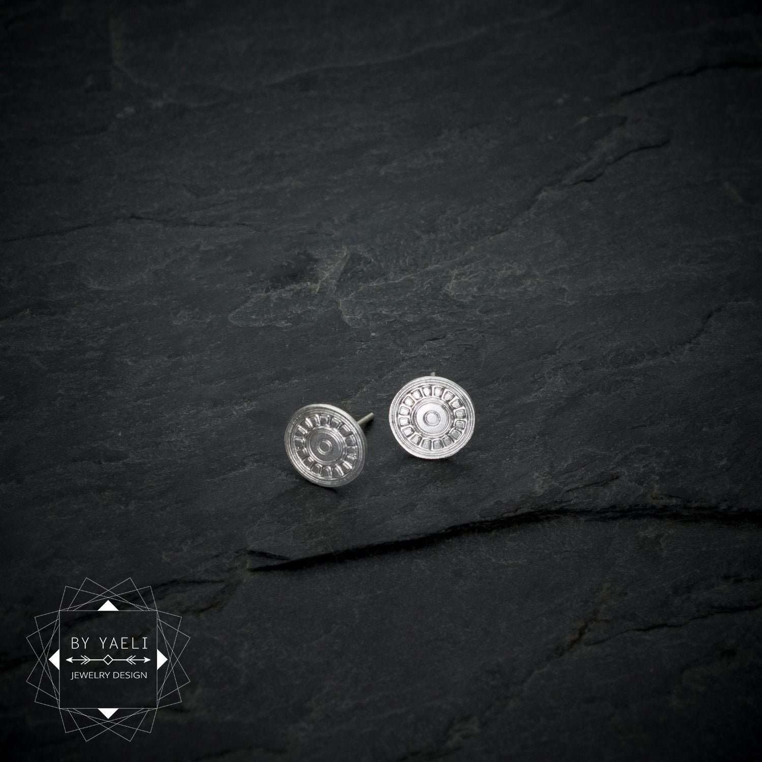 Disc earring circle stud earrings silver disc stud earring