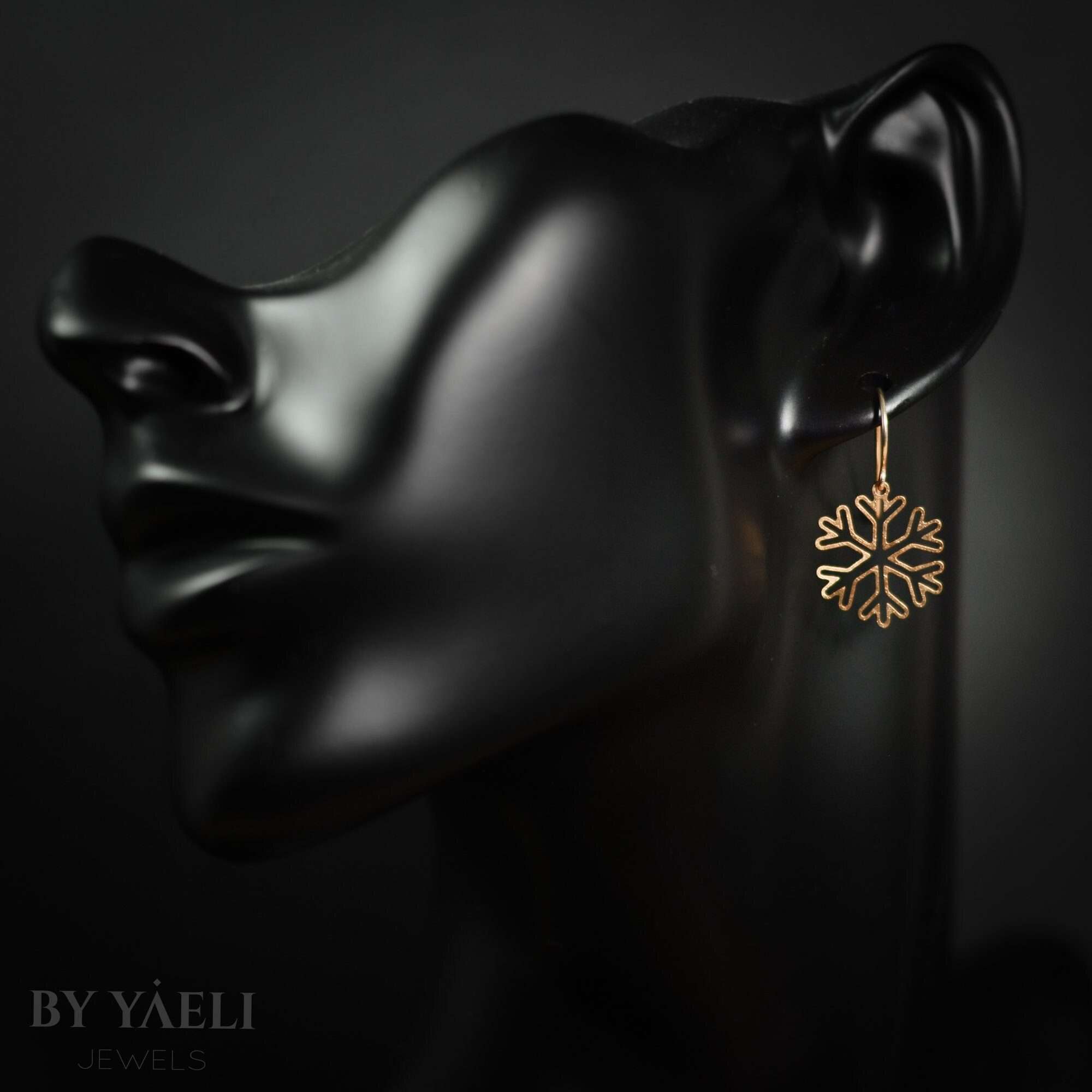 Snowflake earrings , gold snowflake stud earrings, Christmas earrings gift