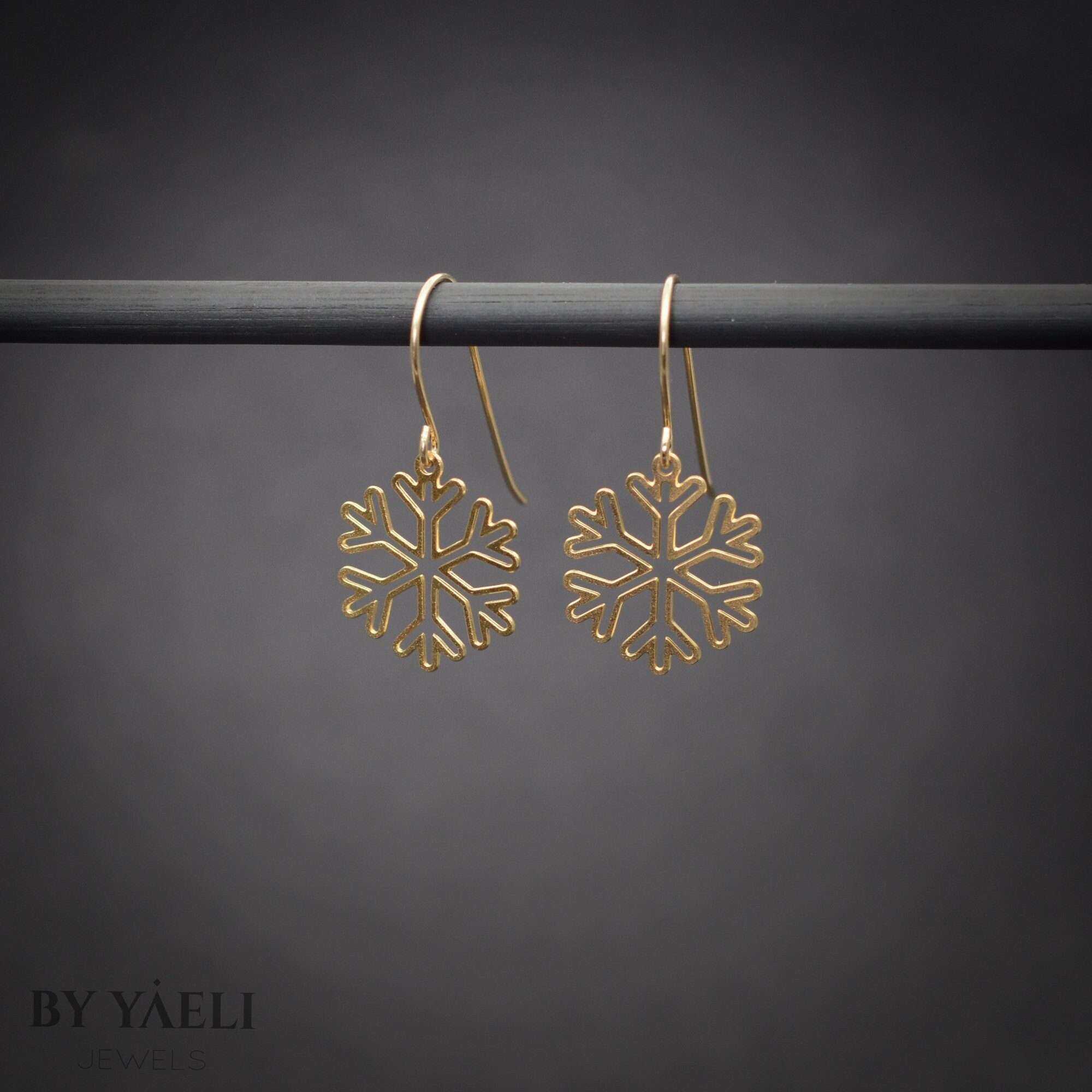 Snowflake earrings , gold snowflake stud earrings, Christmas earrings gift