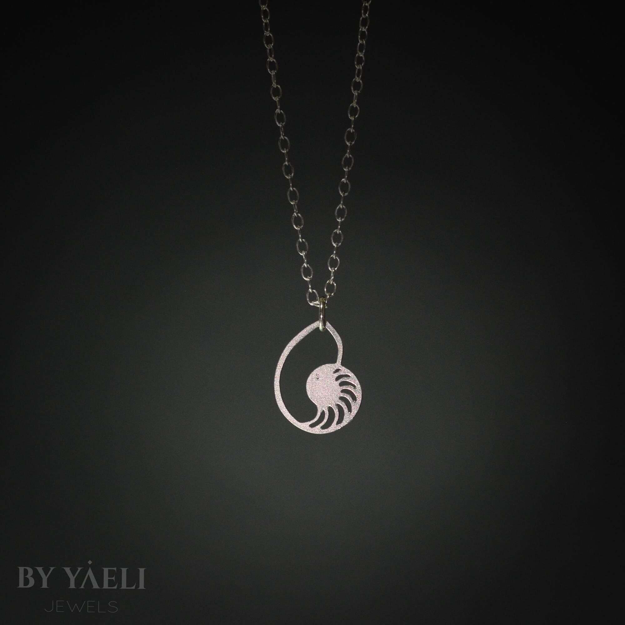 Sea shell necklace, ocean necklace, silver seashell pendant