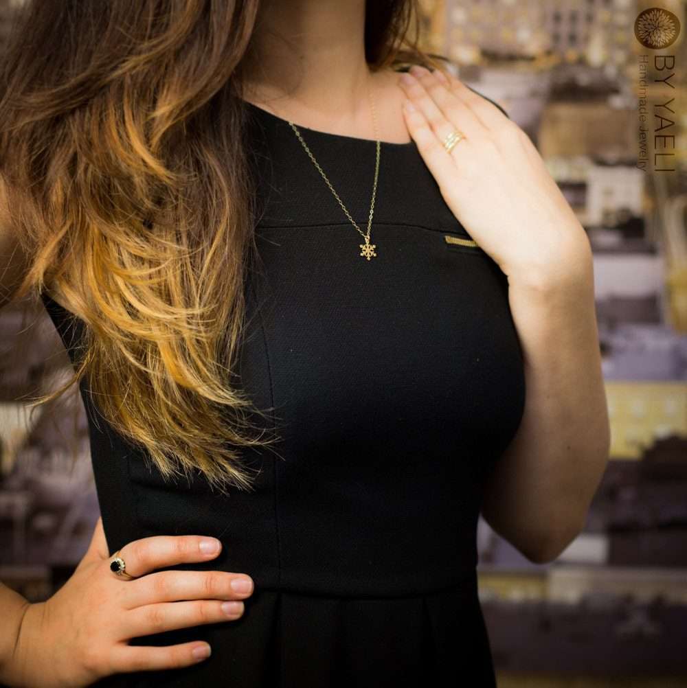 Snowflake necklace Christmas gifts nature necklace gift for her gold dainty necklace 3 Snowflake necklace Christmas gifts nature necklace gift for her gold dainty necklace - Image 3